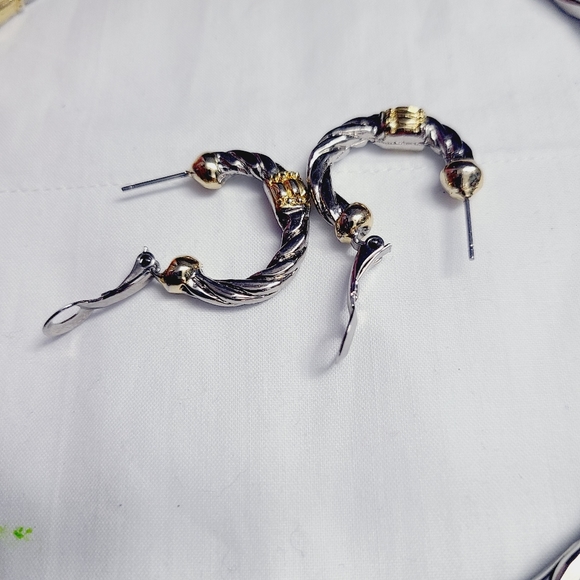 Two tone cuff necklace and earing set - Picture 7 of 8